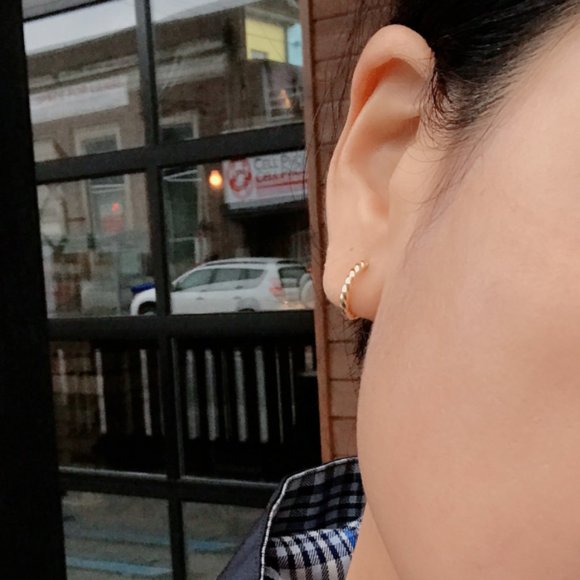 Tresse Twist Huggie 18K Gold on S925 Silver - Picture 6 of 7